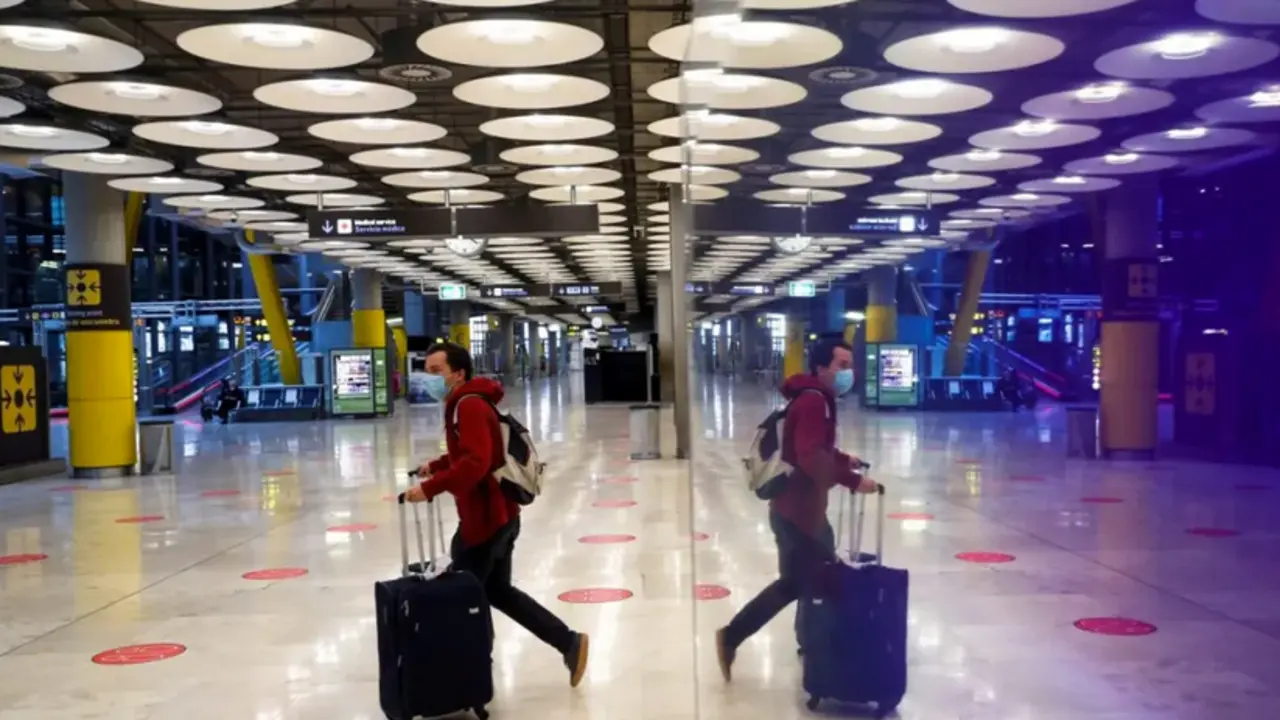 El aeropuerto de Adolfo Su&aacute;rez Madrid Barajas, en una imagen de archivo. EFE/Emilio Naranjo