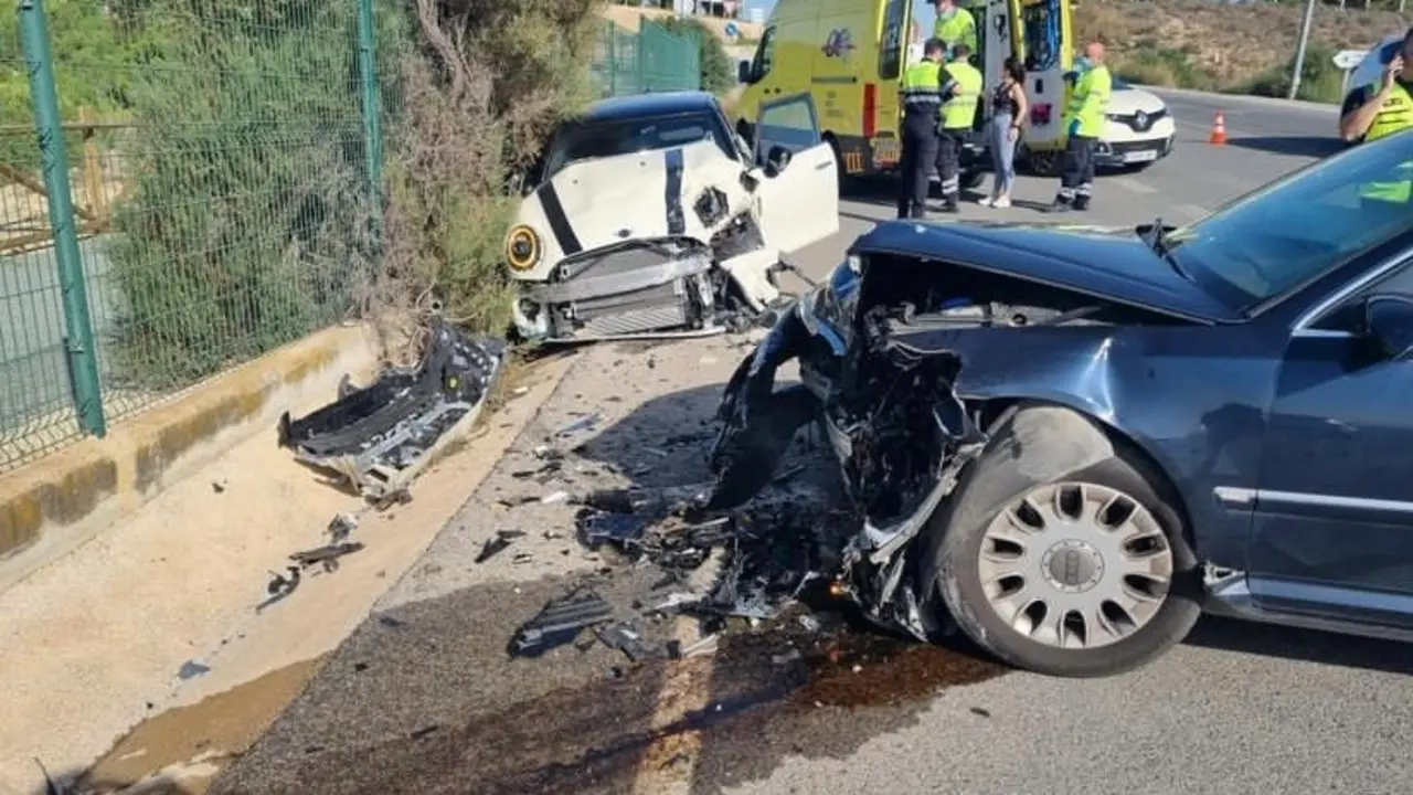 Imagen de dos coches tras un accidente. / E.P.