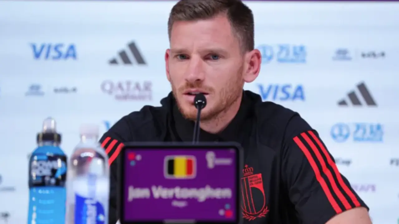 El jugador de la selecci&oacute;n belga Jan Vertonghen en una rueda de prensa en el marco de la celebraci&oacute;n del Mundial de Qatar 2022. EFE/Abir Sultan