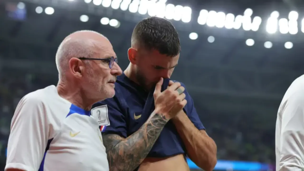 El internacional franc&eacute;s Lucas Hernandez, baja para el resto del Mundial por la rotura del ligamento cruzado de la rodilla derecha.EFE/EPA/Friedemann Vogel