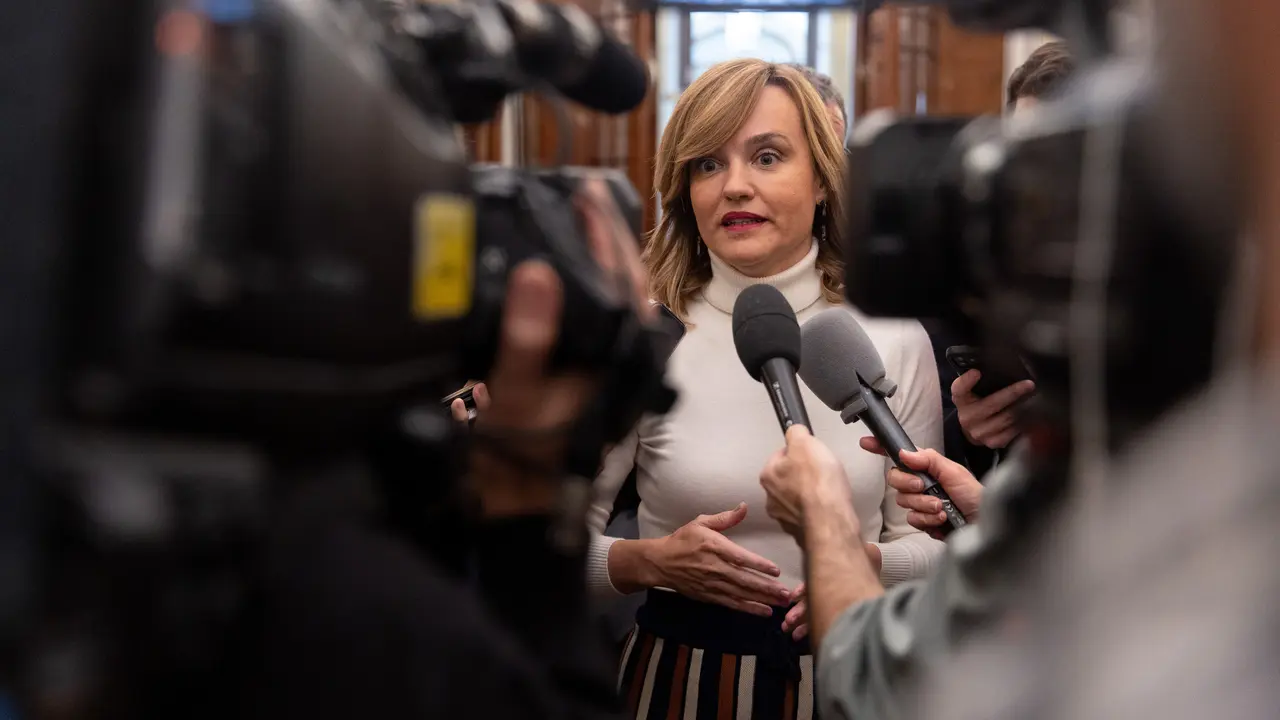 La ministra de Educaci&oacute;n y Formaci&oacute;n Profesional, Pilar Alegr&iacute;a, ofrece declaraciones a los medios. / E.P. / Eduardo Parra