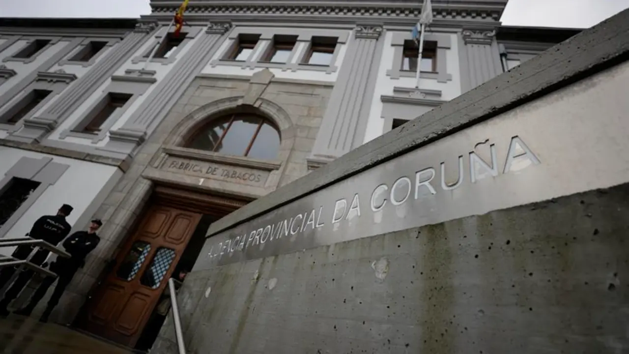 Fachada de la Audiencia Provincial de A Coru&ntilde;a, donde contin&uacute;a el juicio contra Jos&eacute; Enrique Abu&iacute;n Gey alias 'El Chicle' -culpable del asesinato de la joven Diana Quer- por una supuesta agresi&oacute;n sexual a su cu&ntilde;ada en enero de 2005, por el que la Fiscal&iacute;a pide sumar a su actual prisi&oacute;n permanente revisable otros quince a&ntilde;os de c&aacute;rcel, sesi&oacute;n celebrada en la jornada de hoy a puerta cerrada. EFE/Cabalar
