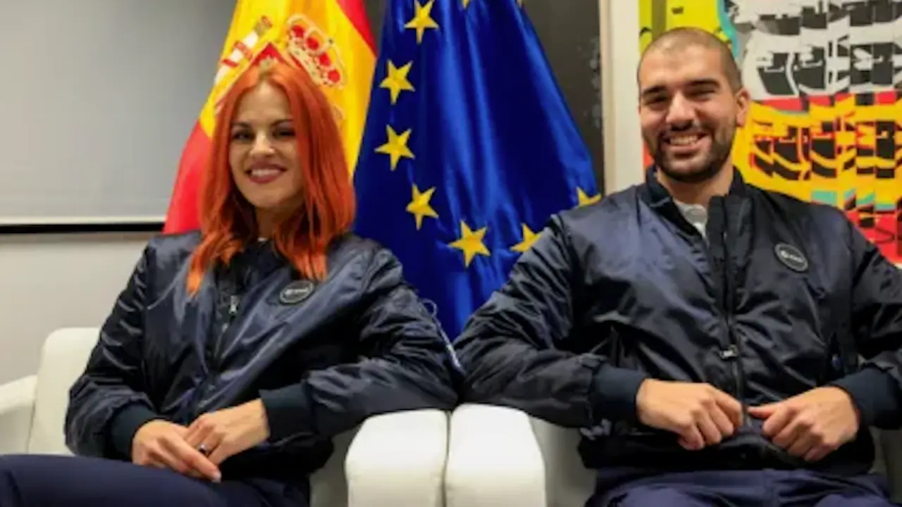Los astronautas espa&ntilde;oles Pablo &Aacute;lvarez y Sara Garc&iacute;a. EFE / Zipi Arag&oacute;n