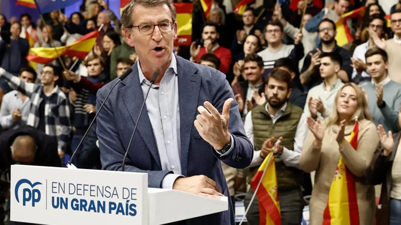 El l&iacute;der del PP, Alberto N&uacute;&ntilde;ez Feij&oacute;o, durante el acto bajo el lema "En defensa de un gran pa&iacute;s", este s&aacute;bado en Madrid. EFE/ Sergio Perez