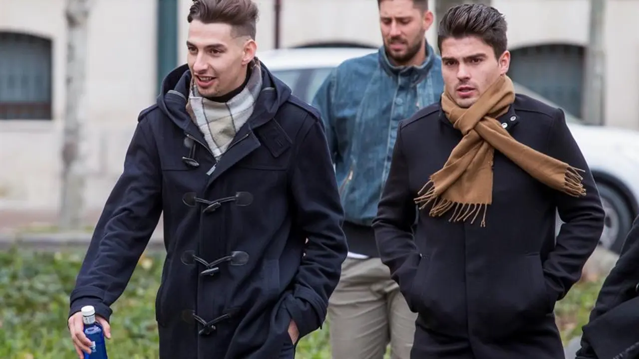 Imagen de archivo de Carlos Cuadrado (i), V&iacute;ctor Rodr&iacute;guez (c) y Ra&uacute;l Calvo (d), exjugadores de la Arandina Club de F&uacute;tbol acusados de agresi&oacute;n sexual a una menor. / EFE / Santi Otero