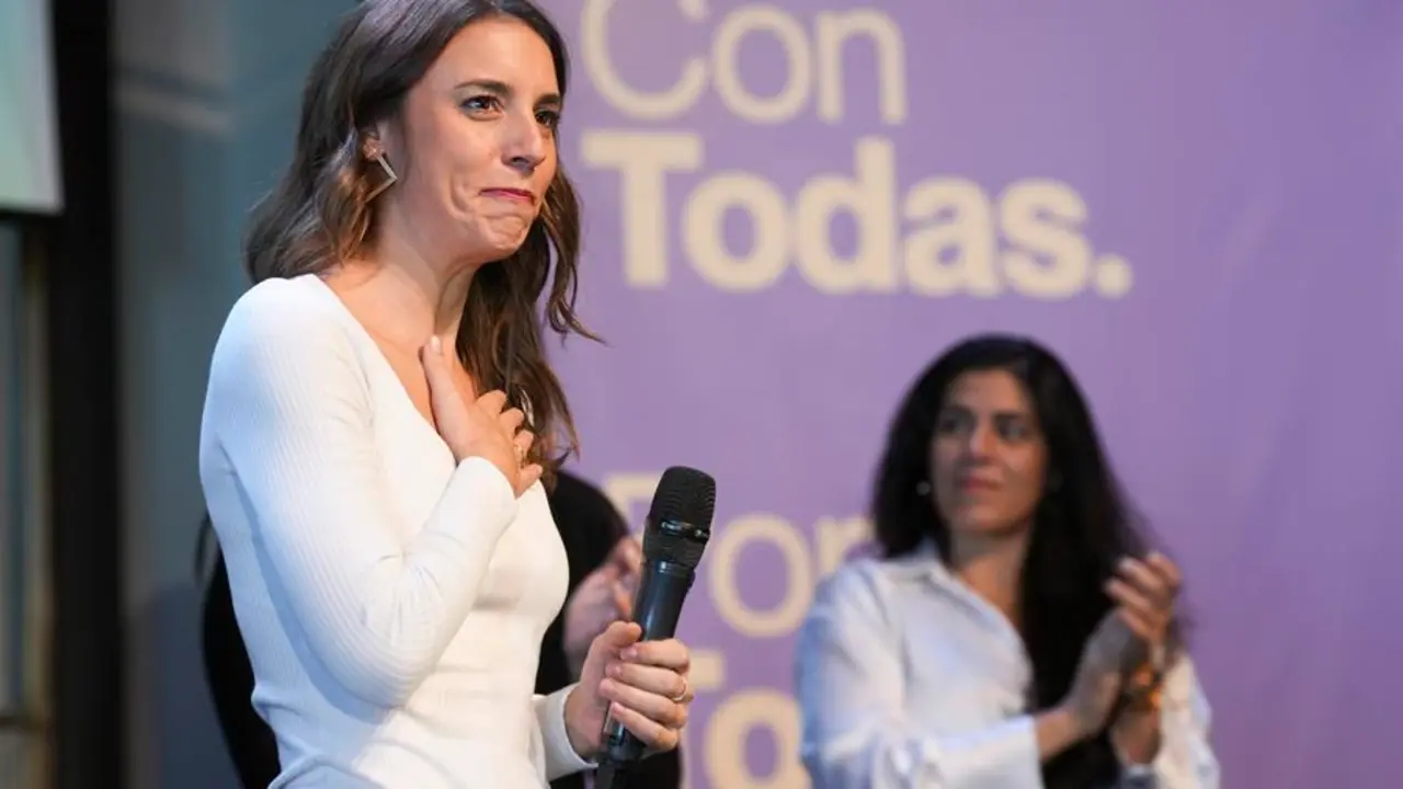 Irene Montero, secretaria de Acci&oacute;n de Gobierno de Podemos y ministra de Igualdad, participa en el acto "Con todas, por todas" contra la violencia machista este s&aacute;bado en el C&iacute;rculo de Bellas Artes en Madrid. El acto ha homenajeado a mujeres feministas que lucha y han luchado por la igualdad entre hombres y mujeres. EFE/ Borja S&aacute;nchez Trillo