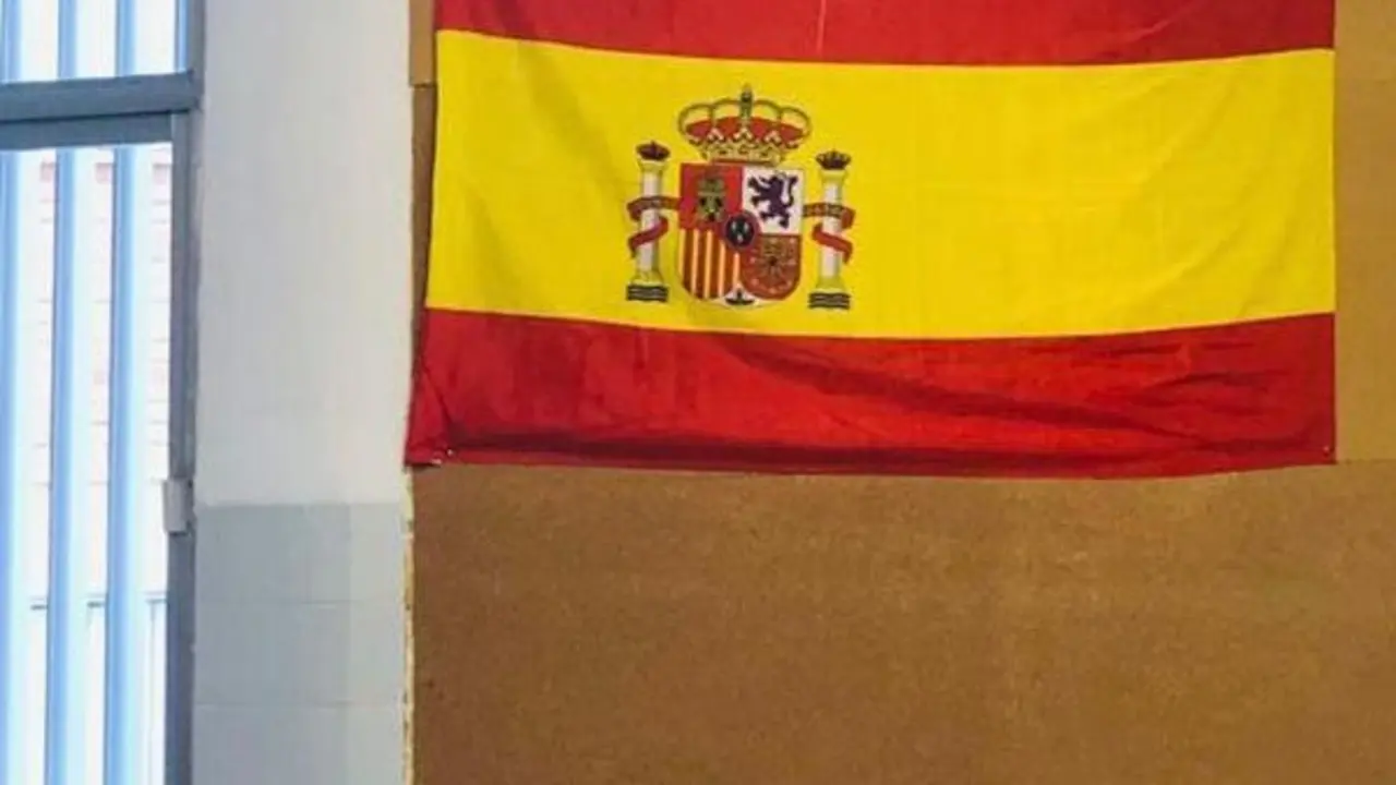 Los alumnos colgaron la bandera de Espa&ntilde;a (en la imagen), para animar a la Selecci&oacute;n en el Mundial, en un panel de corcho del aula FOTO: ARCHIVO