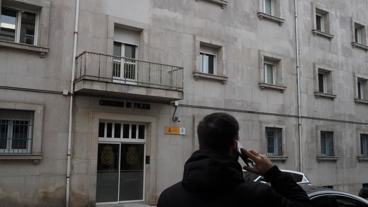 Dependencias de la Polic&iacute;a Nacional en Lugo donde se encuentra detenido el principal sospechoso del asesinato de Cristina Cabo Buj&aacute;n, la mujer de 42 a&ntilde;os hallada muerta el domingo por la noche en su domicilio. EFE/ Eliseo Trigo