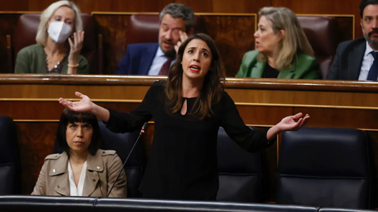 La ministra de Igualdad valora as&iacute;  sendas campa&ntilde;as en las comunidades de Madrid y Galicia dirigidas a la mujer para evitar agresiones sexuales.