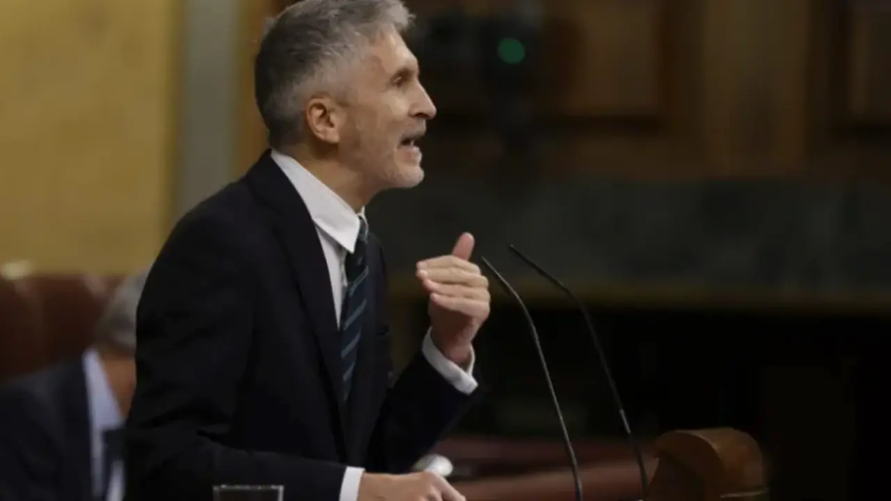 El ministro del Interior, Fernando Grande-Marlaska, durante su intervenci&oacute;n en la sesi&oacute;n de control al Gobierno este mi&eacute;rcoles en el Congreso. EFE/Juan Carlos Hidalgo