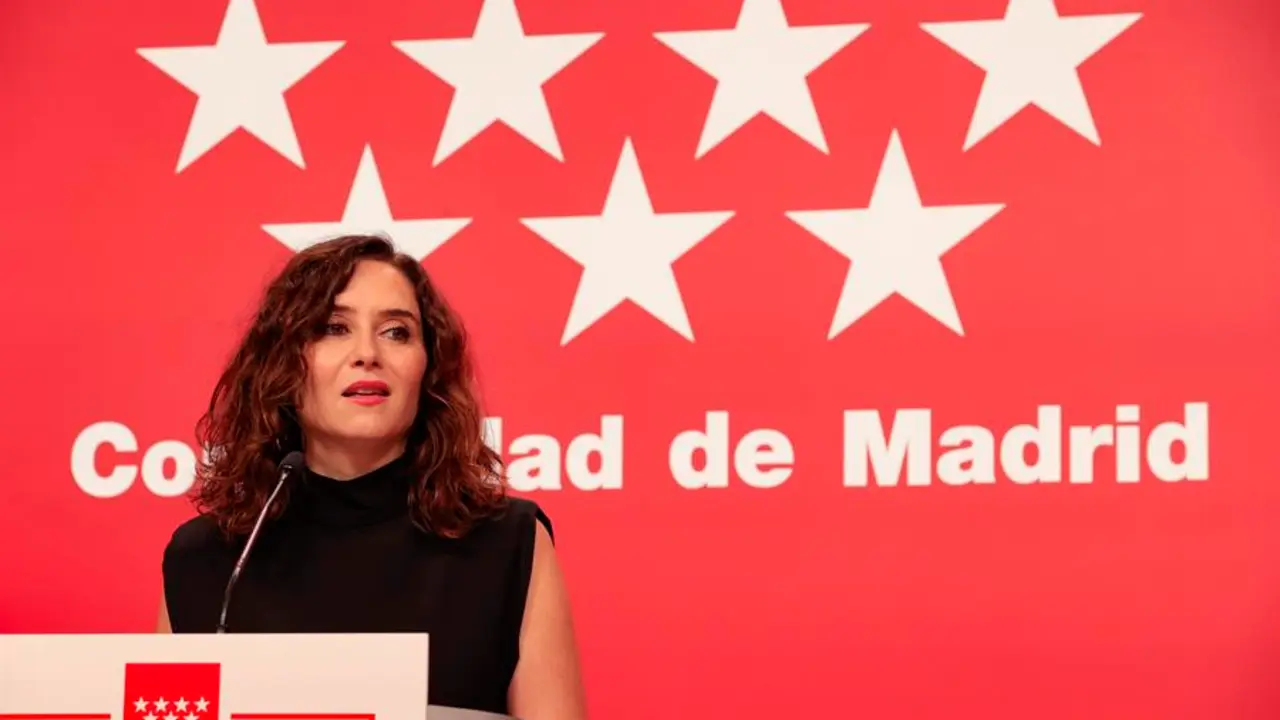 La presidenta de la Comunidad de Madrid, Isabel D&iacute;az Ayuso, en rueda de prensa tras la reuni&oacute;n del Consejo de Gobierno de la Comunidad de Madrid este mi&eacute;rcoles. EFE/ Zipi