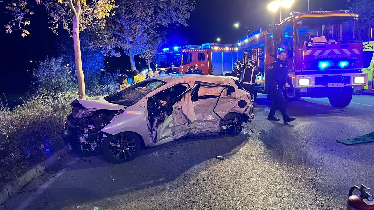 Coche frontal entre dos turismos en M&oacute;stoles. E.P.