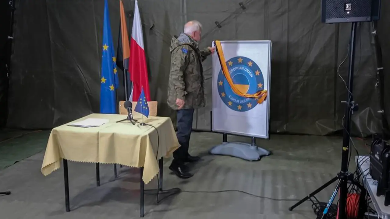 Josep Borrell durante la inauguraci&oacute;n de este viernes en la base polaca de Brzeg de la misi&oacute;n europea de entrenamiento a soldados ucranianos. EFE/ Lukasz Olender