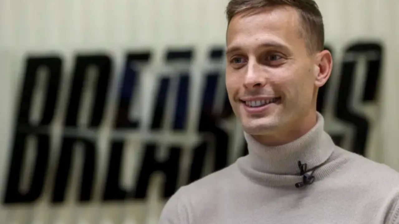El jugador c&aacute;ntabro Sergio Canales inaugur&oacute; este viernes en Valencia un gimnasio-cl&iacute;nica de recuperaci&oacute;n y superaci&oacute;n deportiva, una idea en la que seg&uacute;n explic&oacute; a EFE ha querido volcar todas las experiencias que ha vivido para superar las graves lesiones que ha tenido en su carrera.EFE/Kai F&ouml;rsterling
