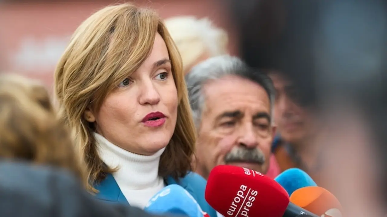 La portavoz del PSOE y minsitra de Educaci&oacute;n, P&icirc;lar Alegr&iacute;a, en declaraciones a la prensa en Arenas de Igu&ntilde;a.
JUAN MANUEL SEWRRANO ARCE-EUROPA PRESS
01/12/2022