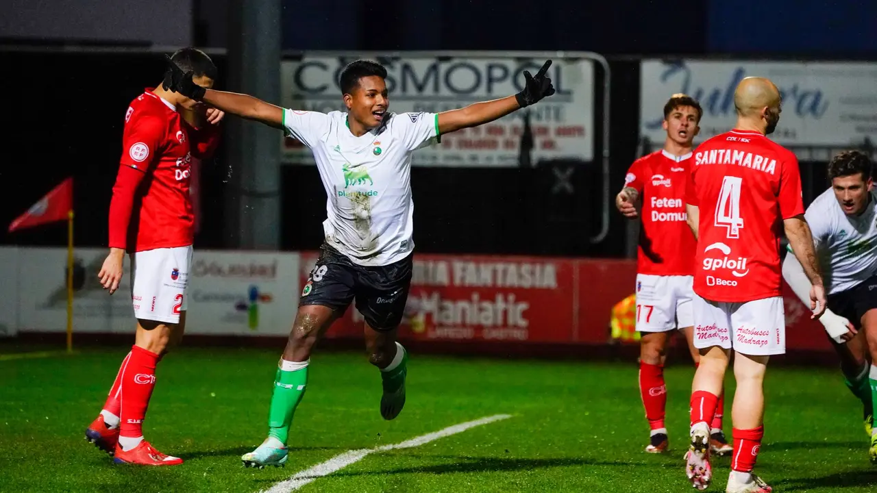 Jeremy celebrando el gol al Laredo.