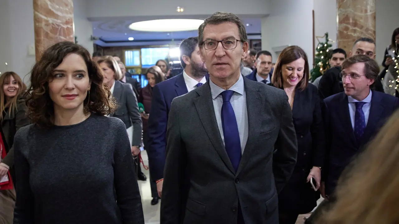 La presidenta de la Comunidad de Madrid, Isabel D&iacute;az Ayuso y el presidente del PP, Alberto N&uacute;&ntilde;ez Feij&oacute;o. E.P. / Jes&uacute;s Hell&iacute;n
