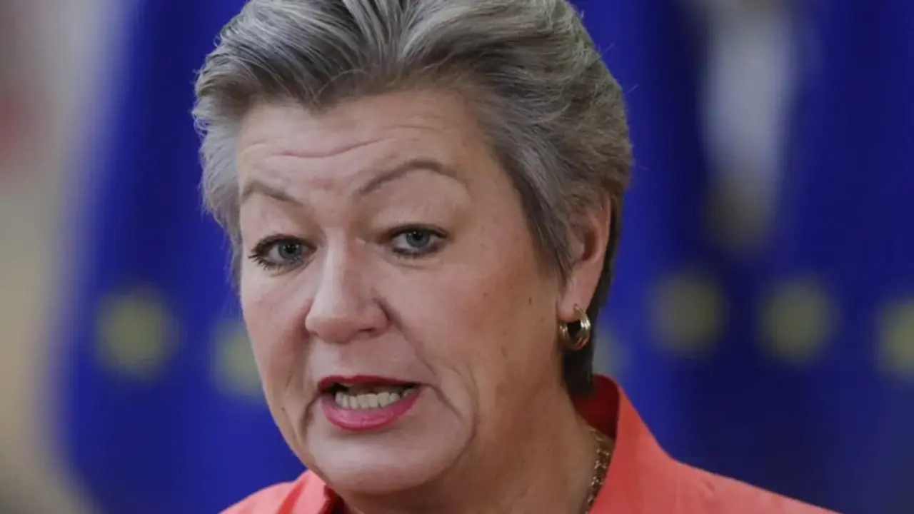 La comisaria europea de Interior, Ylva Johansson, durante la reuni&oacute;n del Consejo de ministros de Interior de la Uni&oacute;n Europea en Bruselas, B&eacute;lgica. EFE/EPA/Olivier Hoslet