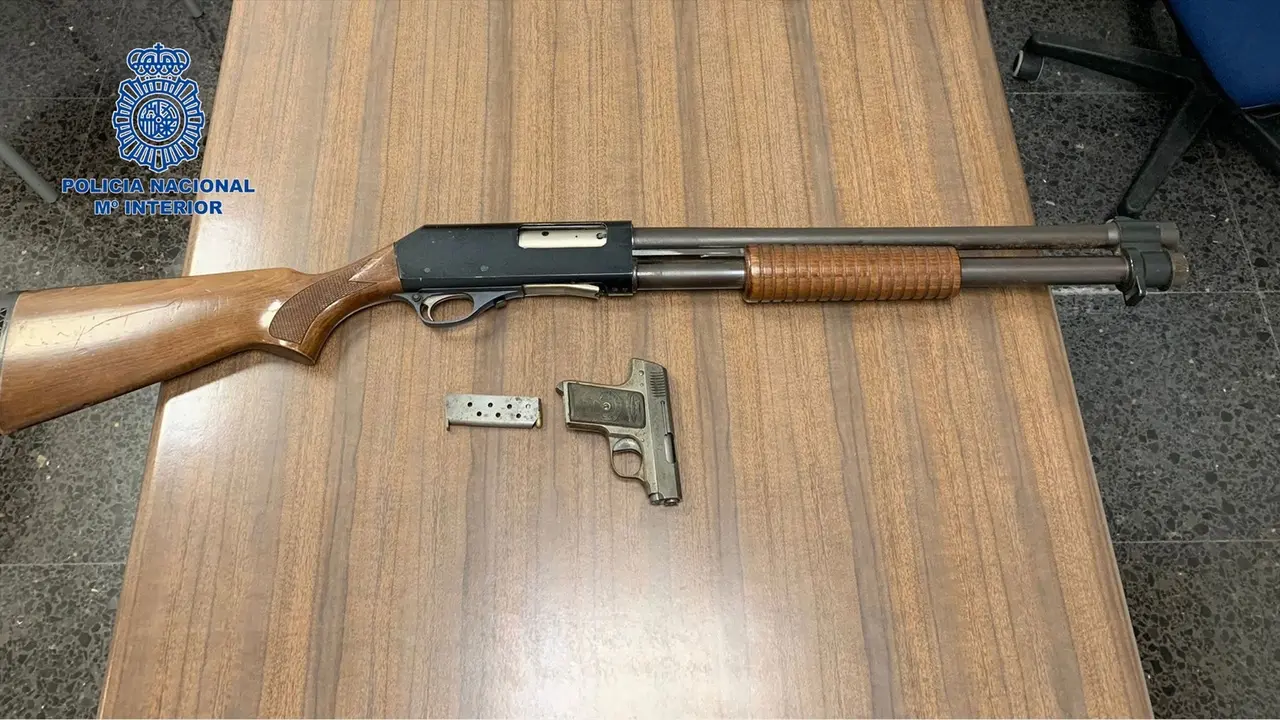 Armas intervenidas por la Polic&iacute;a Nacional a un joven detenido por violencia de g&eacute;nero. E.P.