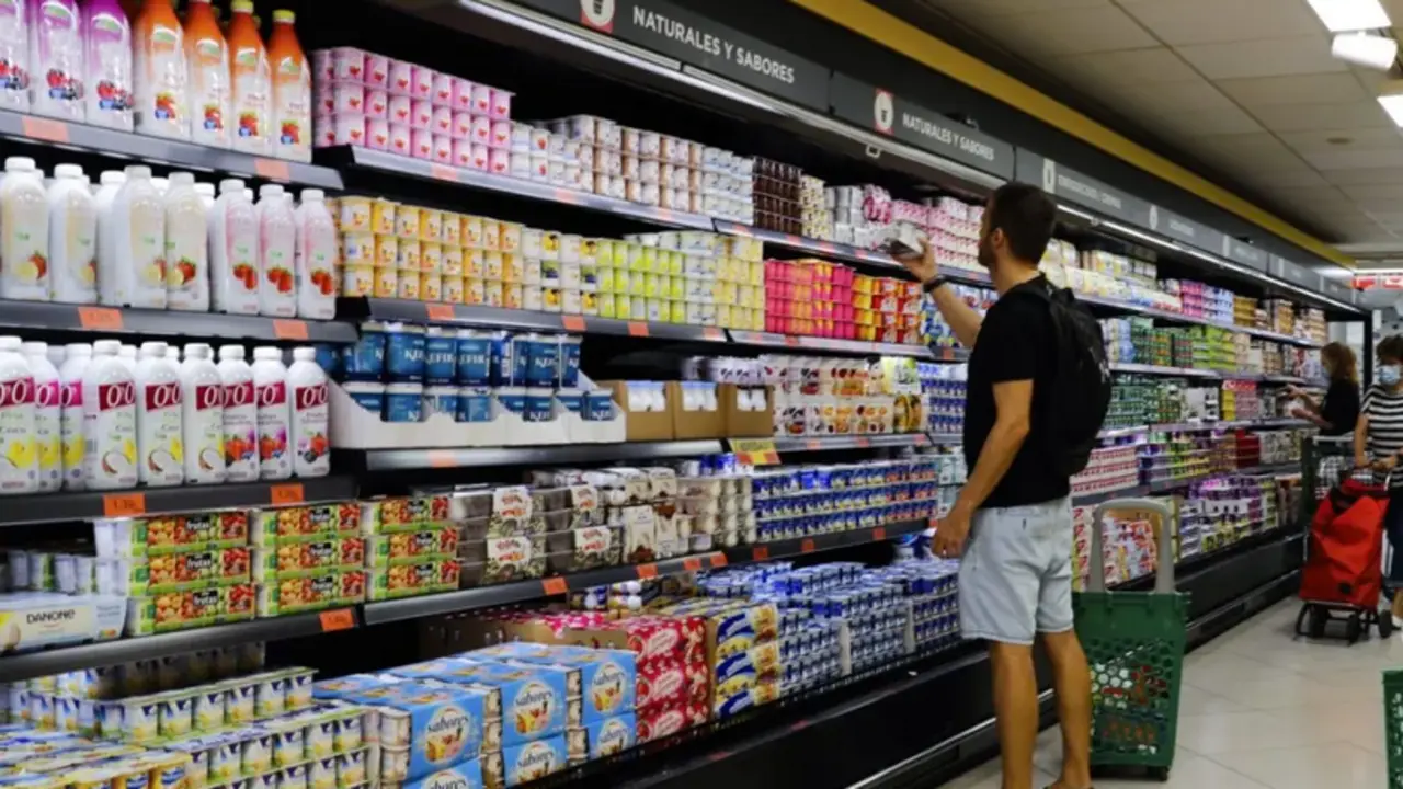 Imagen de archivo del interior de un supermercado. / Luis Millan
