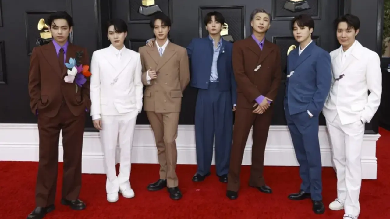 De i a d, los integrantes del grupo BTS, Suga, Jin, Jungkook, RM, Jimin y J-Hope, en una imagen de archivo. EFE/David Swanson