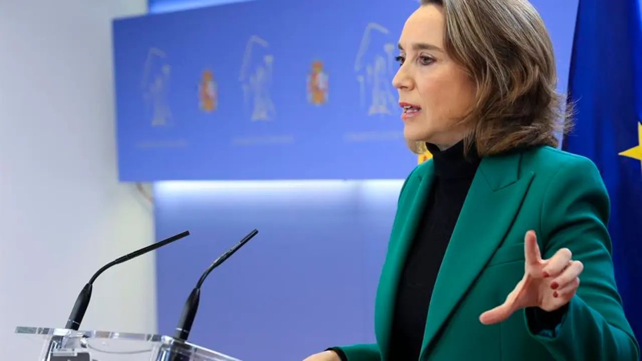 La portavoz parlamentaria del PP, Cuca Gamarra, durante la rueda de prensa que ha ofrecido este martes en el Congreso. EFE/ Zipi Aragon