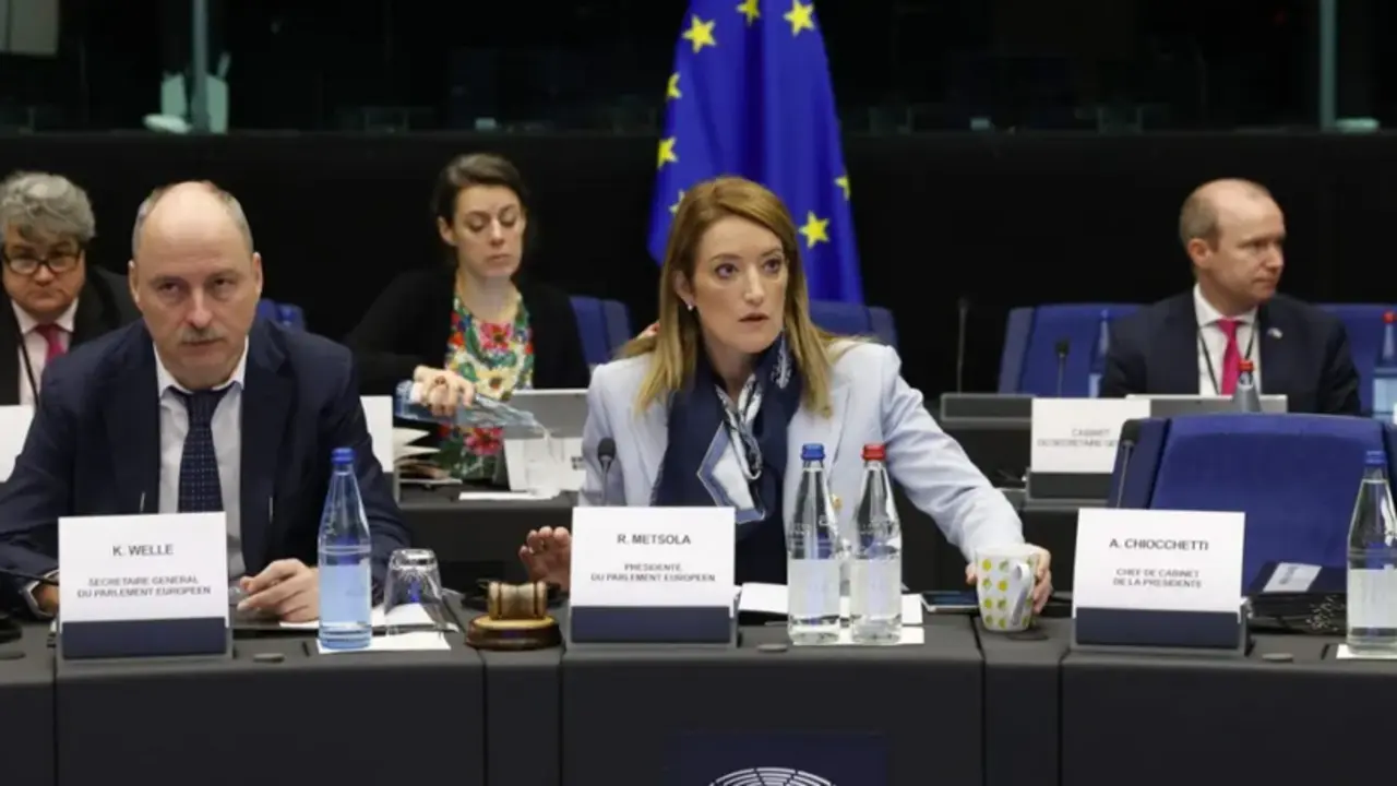 La presidenta del Parlamento Europeo, Roberta Metsola (C),en la conferencia de presidentes celebrada este martes en el Parlamento Europeo en Estrasburgo, Francia. EFE/EPA/Julien Warnand