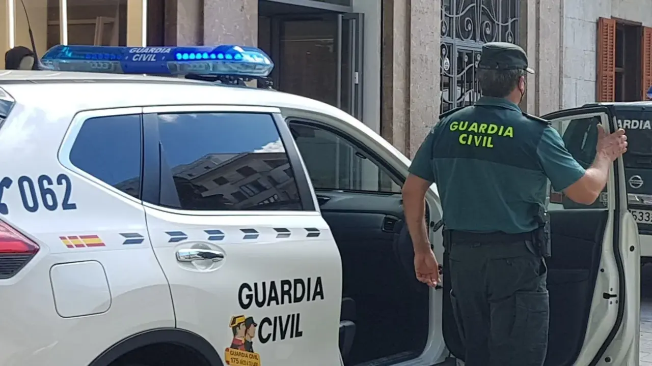 La Guardia Civil investiga el apu&ntilde;alamiento de dos mujeres en Barros, Cantabria.