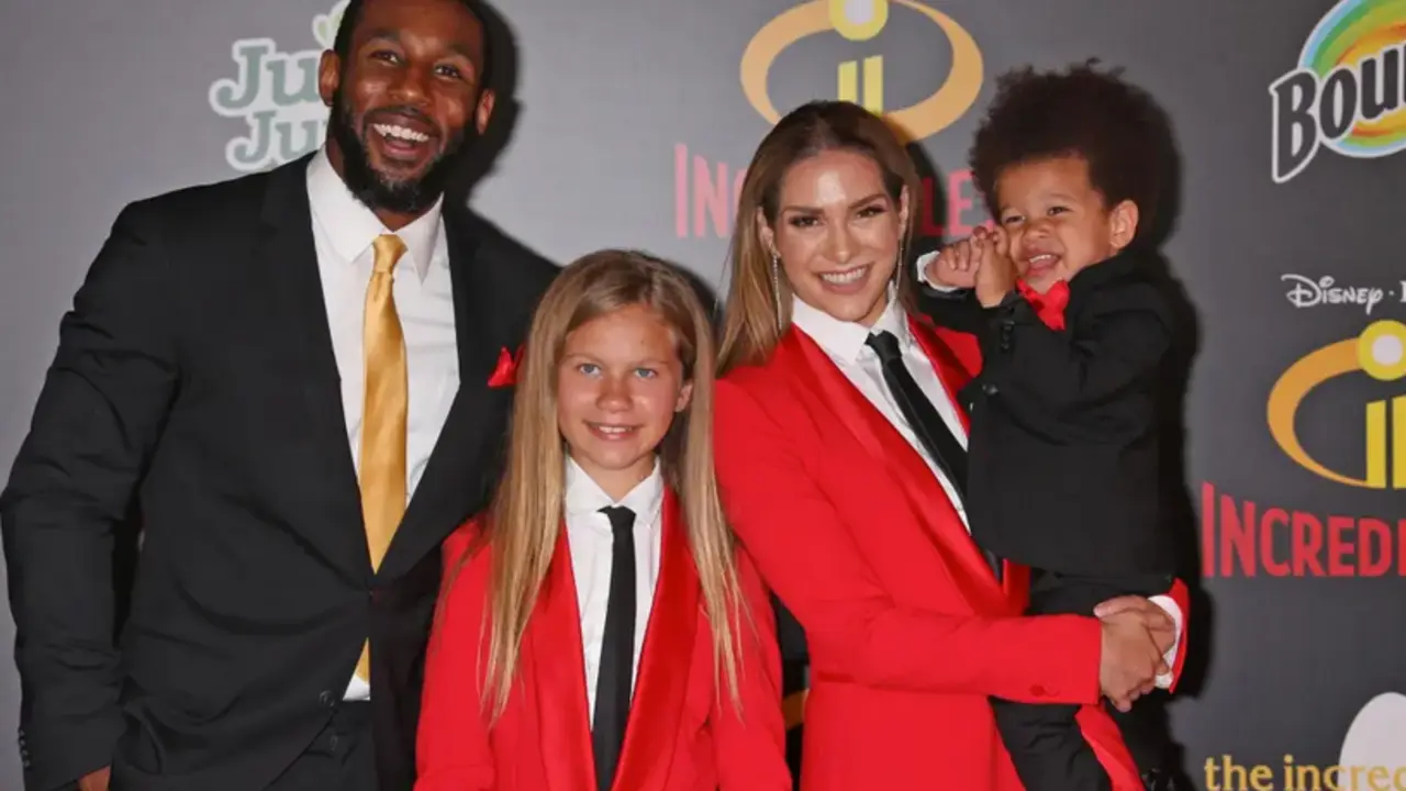 Fotograf&iacute;a de archivo donde aparece el bailar&iacute;n Stephen "tWitch" Boss (i), junto a su familia. EFE/Jimmy Morrison