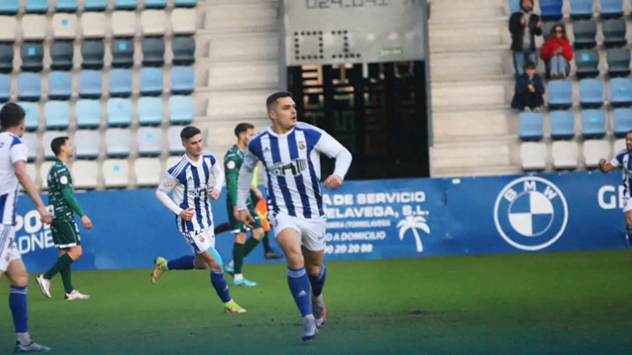 Varios jugadores de la Gimn&aacute;stica celebran uno de los tantos en El Malec&oacute;n / Alerta