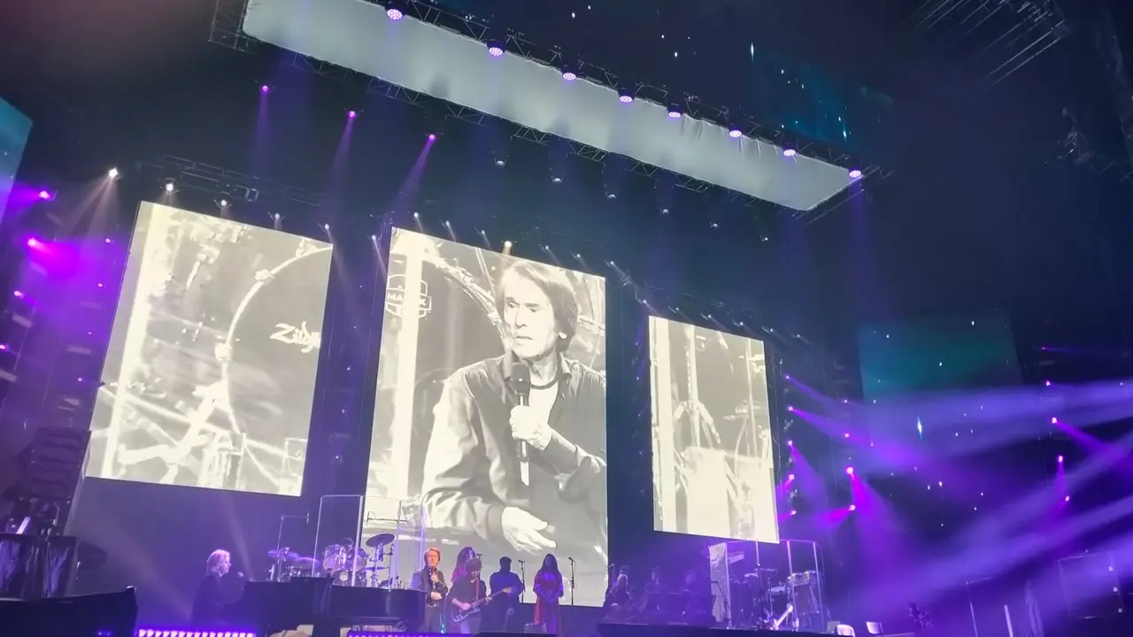 Raphael en su concierto este s&aacute;bado, 17 de diciembre, en el WiZink Center de Madrid. / alerta