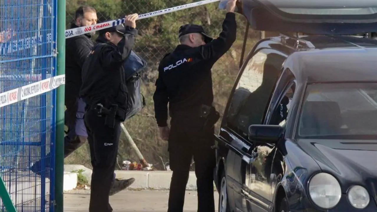 La Polic&iacute;a Nacional de Ceuta ha encontrado a primeras horas de la ma&ntilde;ana de este lunes el cuerpo sin vida de un ni&ntilde;o de 8 a&ntilde;os cuya desaparici&oacute;n hab&iacute;a sido denunciada unas horas antes. EFE / Reduan