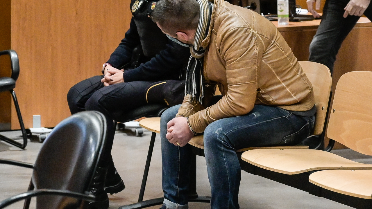 A Coru&ntilde;a.-
Juicio contra Jos&eacute; Enrique Abu&iacute;n Geyconocido como 'El Chicle' (foto) y condenado a prisi&oacute;n permanente revisable por el crimen de Diana Querpor la presunta agresi&oacute;n sexual a su cu&ntilde;ada cuando esta ten&iacute;a 17 a&ntilde;os
22/11/2022
Foto: M. Dylan / Europa Press