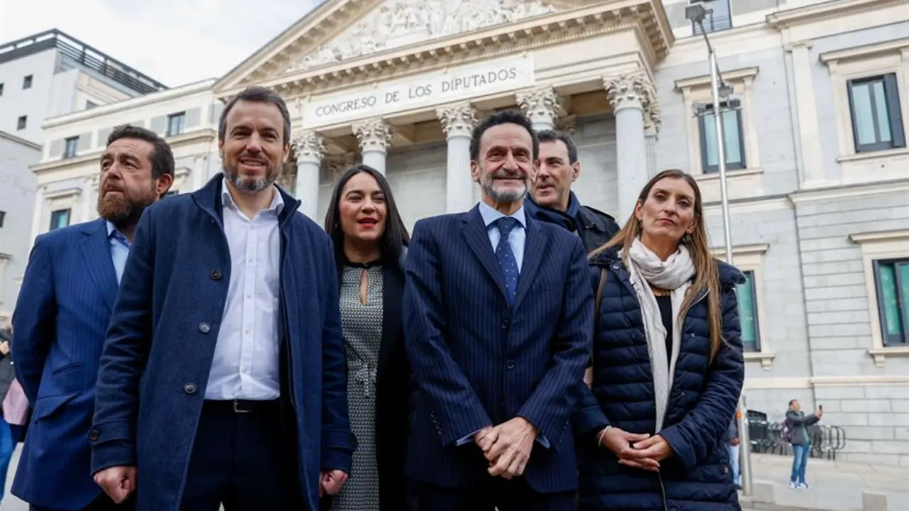 El portavoz adjunto de Ciudadanos (Cs) en el Congreso, Edmundo Bal (2d), y diputados de su partido. EFE / Juan Carlos Hidalgo