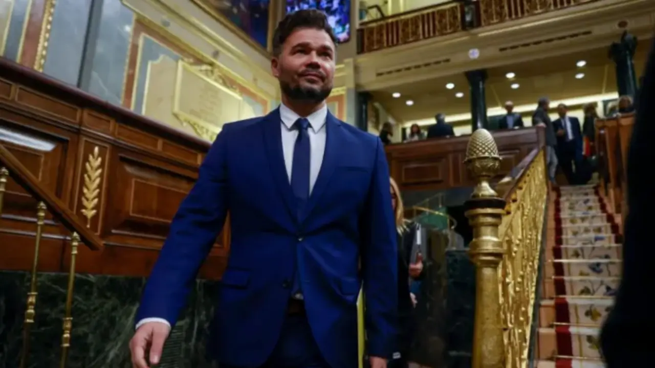 El portavoz de ERC Gabriel Rufi&aacute;n a su llegada al Congreso de los Diputados para asistir a la sesi&oacute;n de control, este mi&eacute;rcoles. EFE/ Juan Carlos Hidalgo