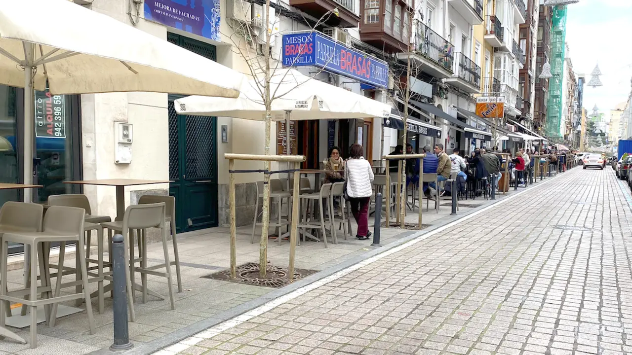 Panor&aacute;mica de la t&iacute;pica calle de Pe&ntilde;a Herbosa, en Santander, que acoger&aacute; la &lsquo;Tardebuena&rsquo;. / Lucio V. del Campo