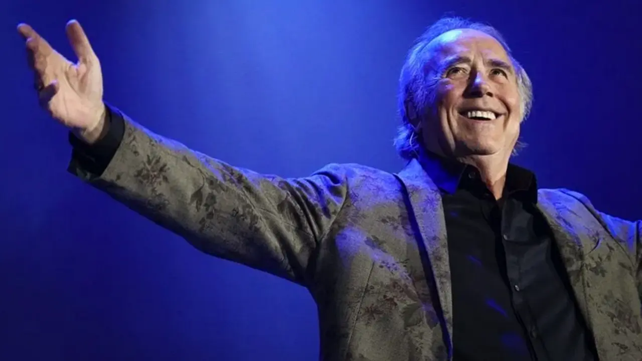 Joan Manuel Serrat ha cerrado su gira de despedida en su ciudad natal, Barcelona, con tres conciertos que acaban hoy en el Palau Sant Jordi y que han sido los &uacute;ltimos de una larga carrera de casi 60 a&ntilde;os, llena de &eacute;xito. EFE/ Enric Fontcuberta