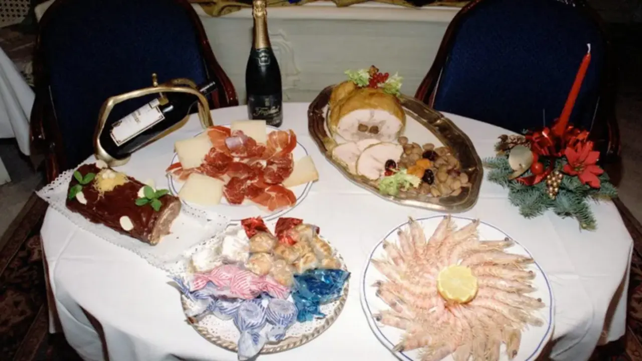 Una mesa preparada para el men&uacute; navide&ntilde;o, en una imagen de archivo. EFE
