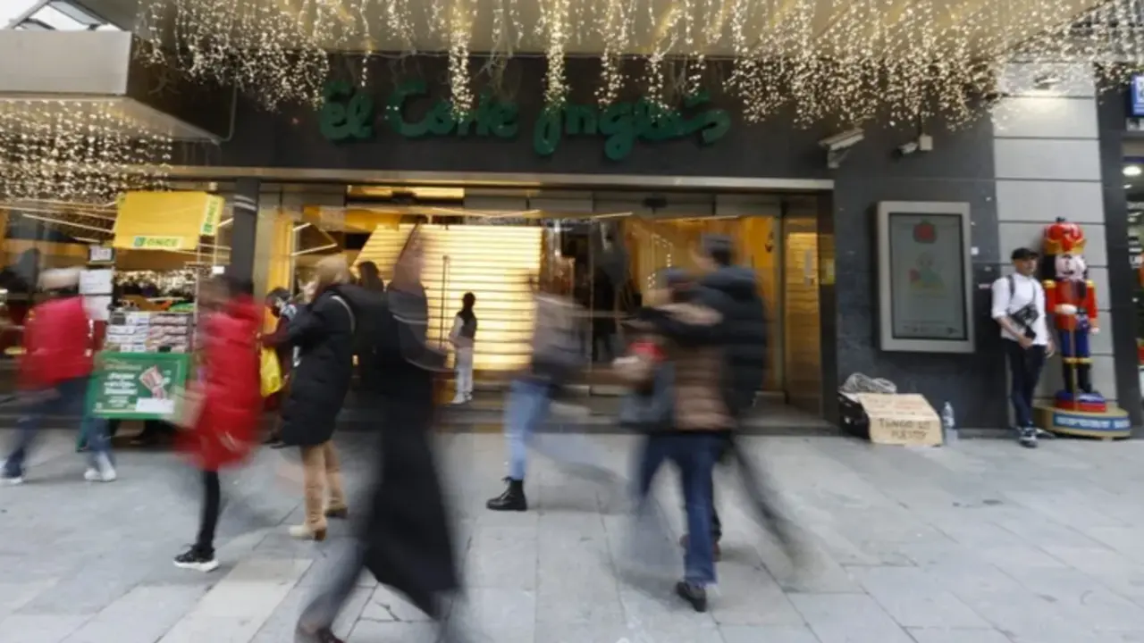 Una calle comercial en Madrid, en una imagen de archivo. EFE/Javier Liz&oacute;n