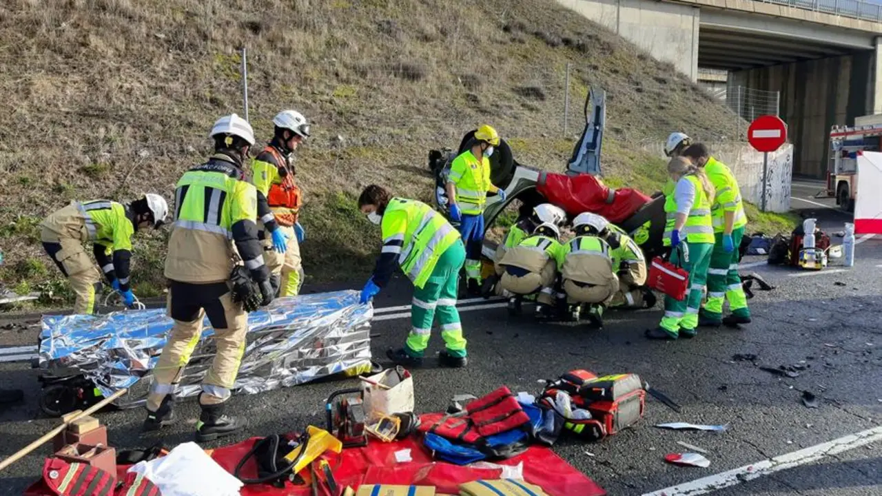 Una persona ha fallecido y otras tres han resultado heridas en un accidente de tr&aacute;fico. EFE