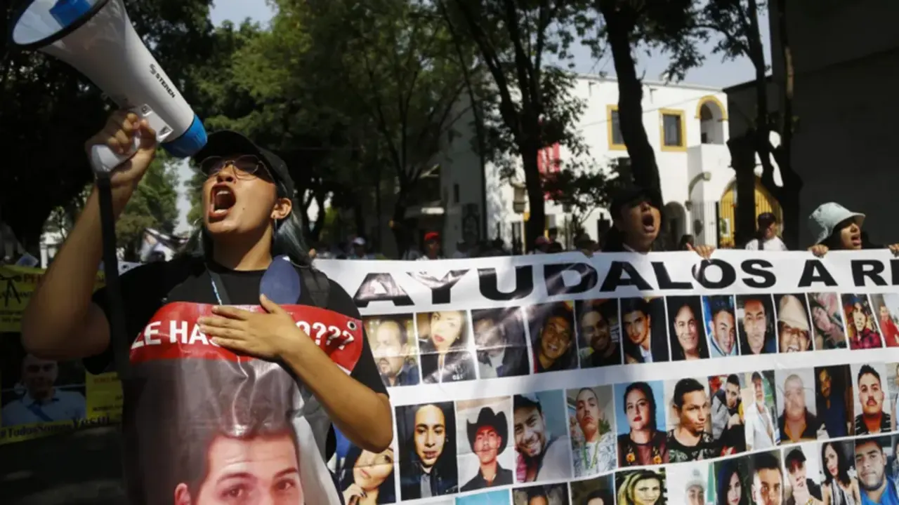 Fotograf&iacute;a de archivo fechada el 10 de mayo de 2022 que muestra a madres y familiares de personas desaparecidas durante una protesta en Guadalajara (M&eacute;xico). EFE/ Francisco Guasco