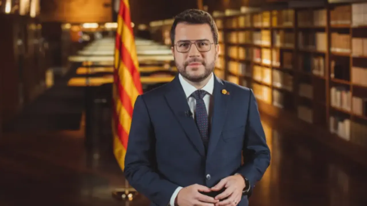 El presidente de la Generalitat, Pere Aragon&egrave;s, ofrece su discurso institucional con motivo de la Diada de Sant Esteve. EFE/Arnau Carbonell/Generalitat