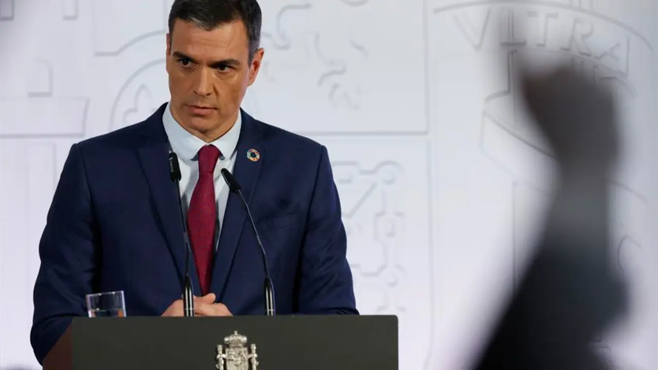El presidente del Gobierno, Pedro S&aacute;nchez comparece ante los medios tras el Consejo de Ministros. EFE / Juan Carlos Hidalgo