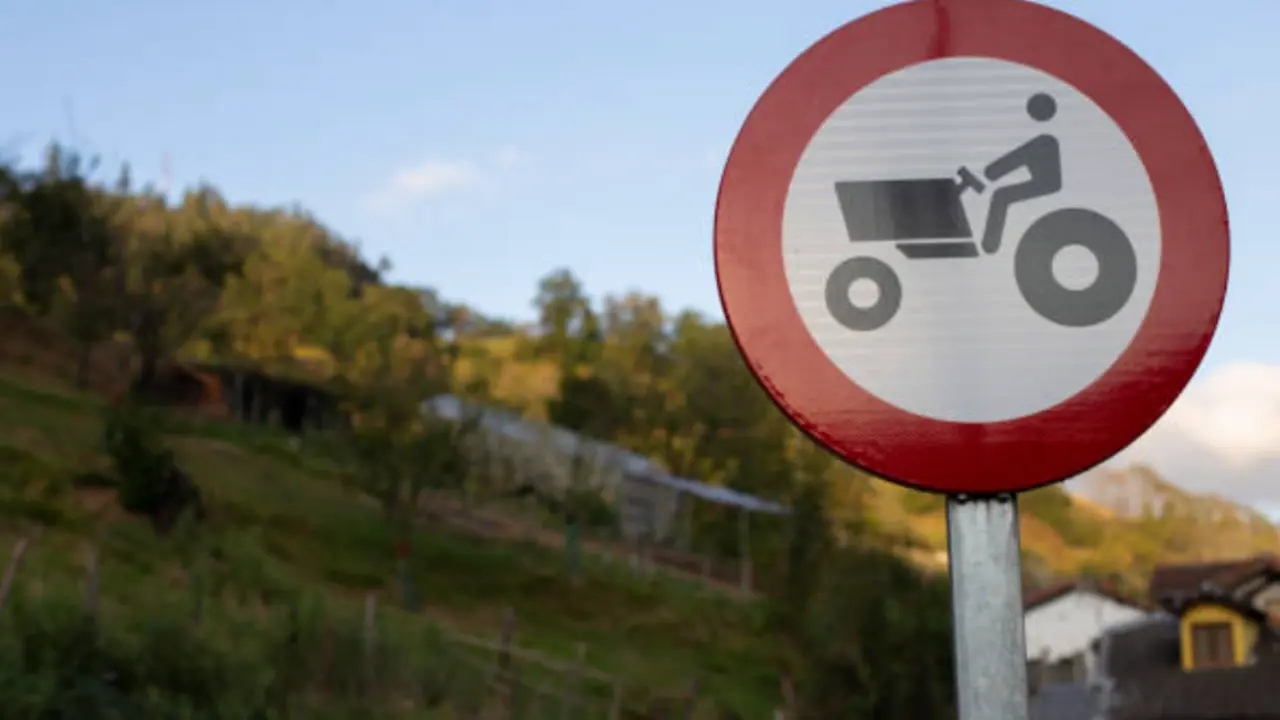 Un se&ntilde;alizaci&oacute;n de tractor.