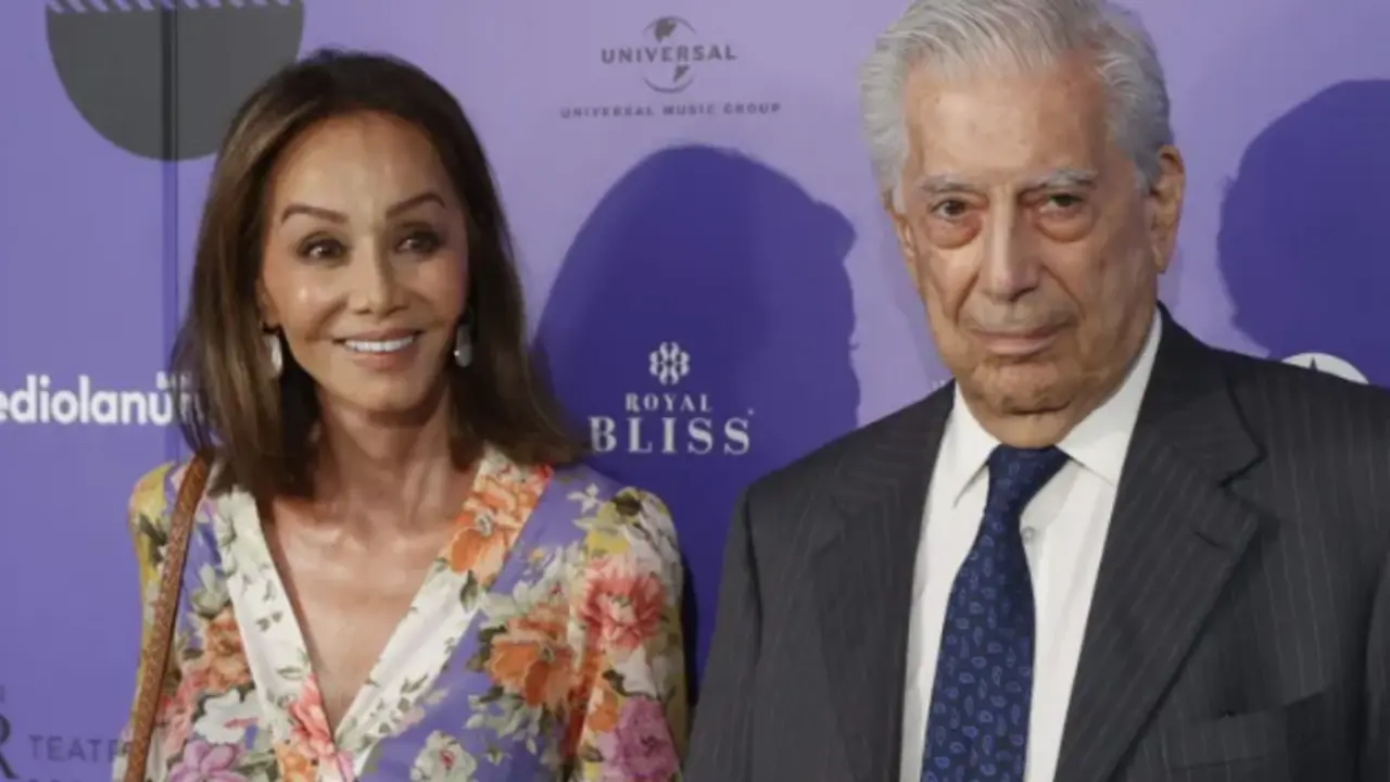 El escritor peruano y Premio Nobel de Literatura, Mario Vargas Llosa, y su hasta ahora pareja, la socialit&eacute; hispano-filipina Isabel Preysler. EFE/ Mariscal