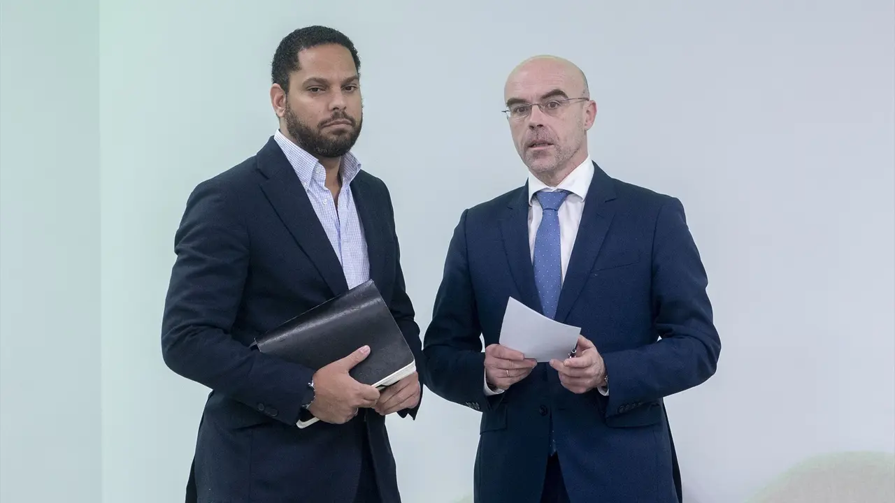 El secretario general de Vox y portavoz del GP en el parlamento de Catalu&ntilde;a, Ignacio Garriga (i), y el vicepresidente de Acci&oacute;n Pol&iacute;tica y eurodiputado de Vox, Jorge Buxad&eacute; (d). E.P. / Alberto Ortega
