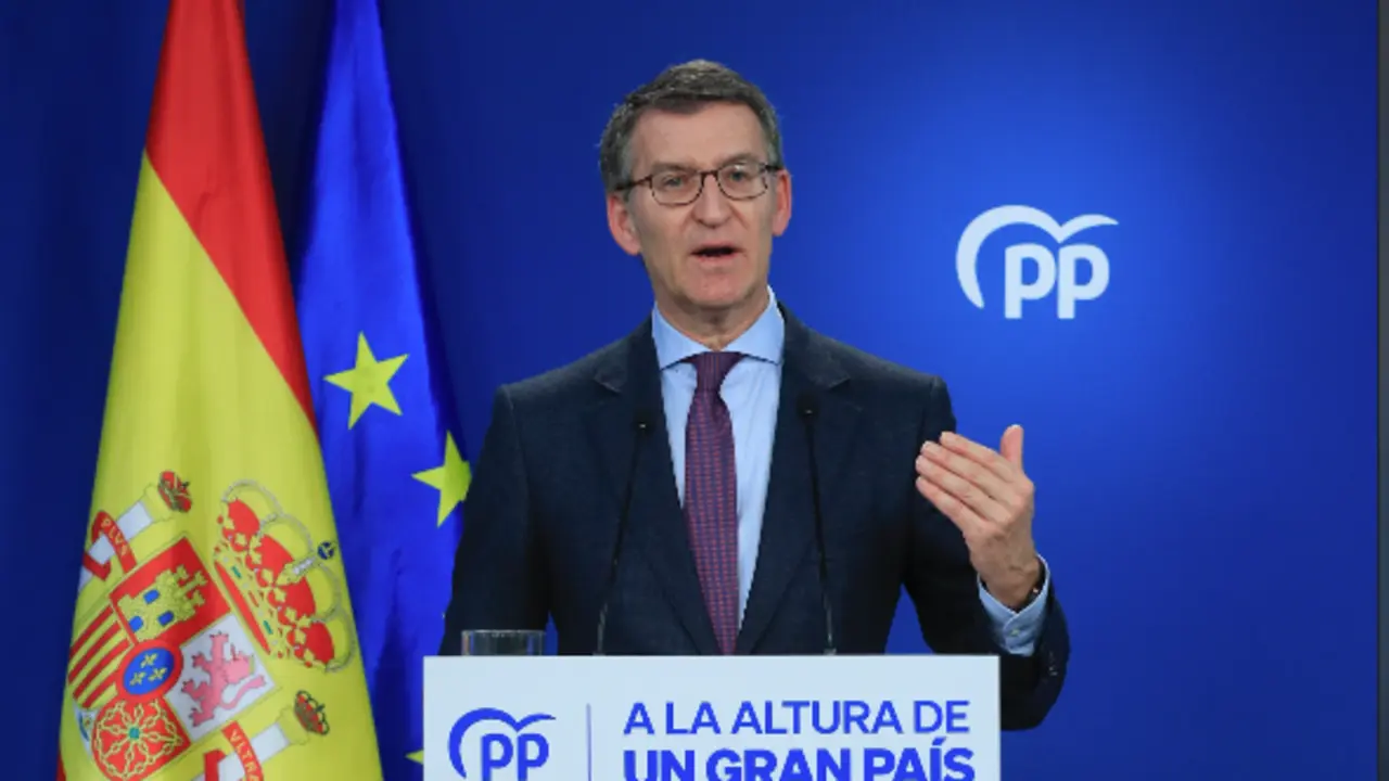 El l&iacute;der del Partido Popular, Alberto N&uacute;&ntilde;ez Feij&oacute;o, hace balance de 2022, su primer a&ntilde;o al frente del partido y de la oposici&oacute;n tras sustituir a Pablo Casado, durante una rueda de prensa celebrada este jueves en la sede del partido en Madrid. EFE/ Fernando Alvarado