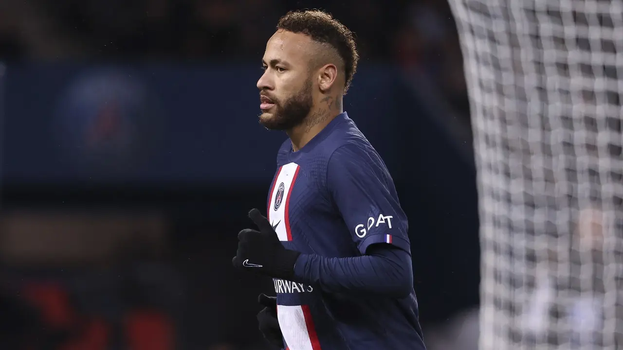Neymar durante un partido de la liga francesa de f&uacute;tbol.  AFP7