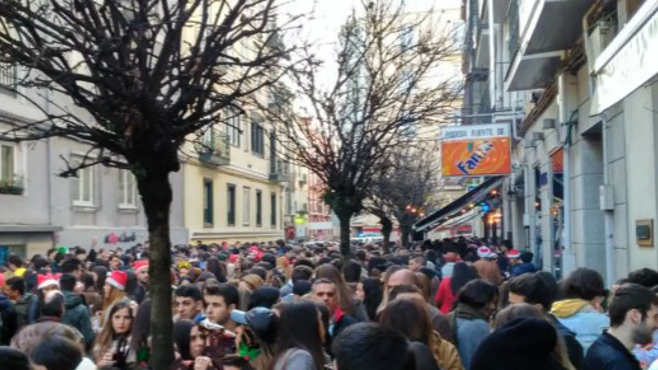 Vecinos y turistas disfrutan de la 'Tardebuena' en Pe&ntilde;a Herbosa