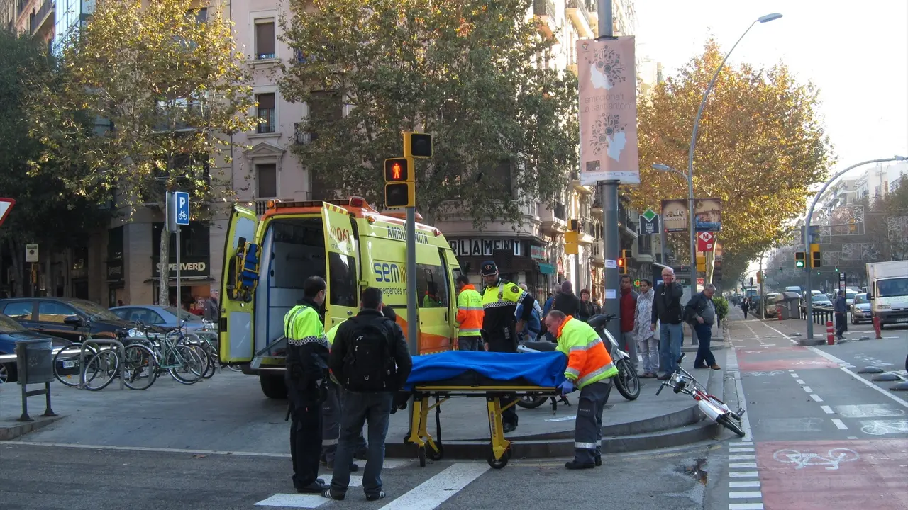 Imagen de archivo de un accidente con un ciclista. E.P.